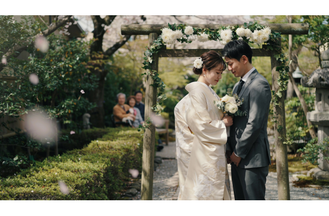 結婚式をする意味とは｜挙げるか迷うふたりが感謝と節目から考える理由
