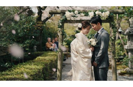 結婚式をする意味とは｜挙げるか迷うふたりが感謝と節目から考える理由